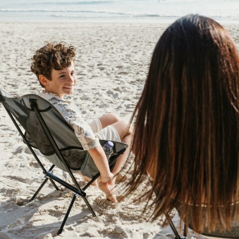 Kompakt kemping fotel - strandfotel hordtáskával - szürke